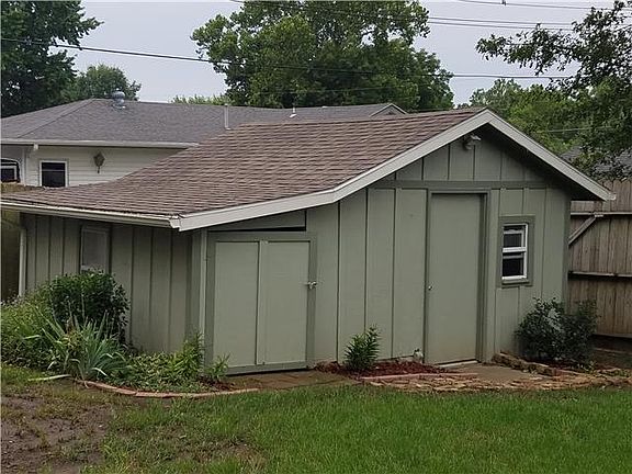 4th image of 202 N Painter Ct