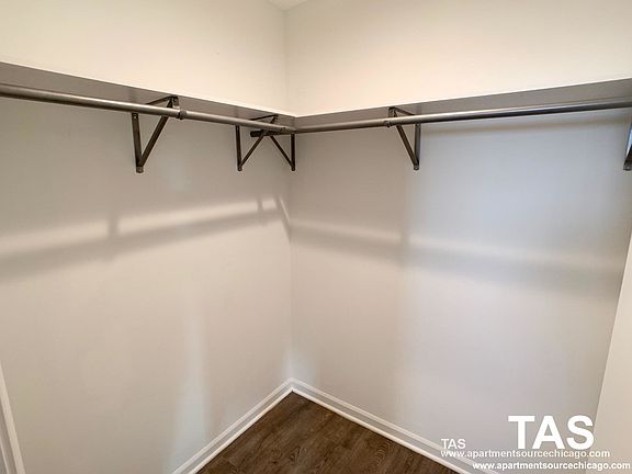 4th image of 940 W Winona St APT 605