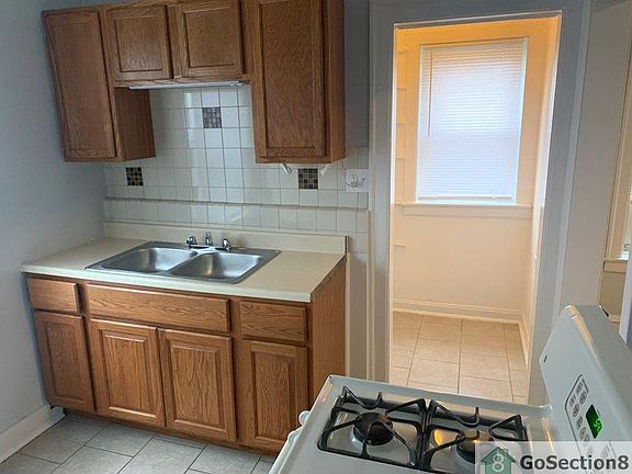 4th image of 7945 S Langley Ave #1