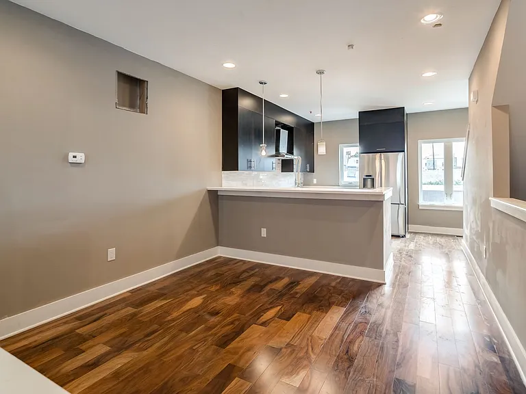 702-12 N Front St #7 — Photo 15