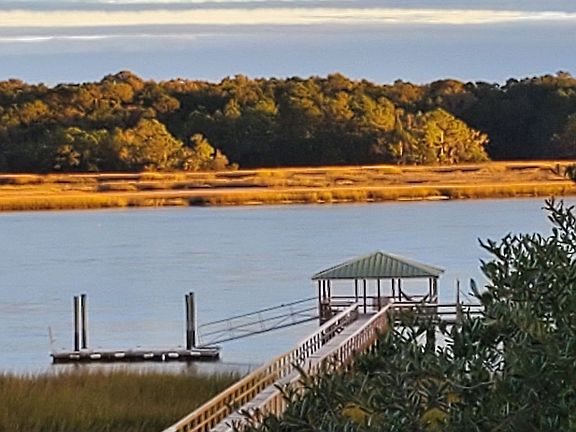 boat lift included