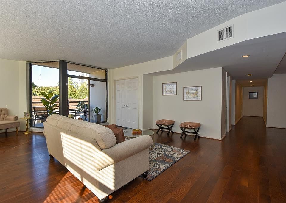 1st image of 4950 Woodway Dr Unit 304