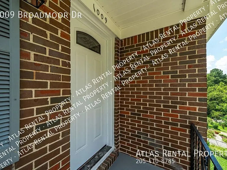 1009 Broadmoor Dr — Photo 5