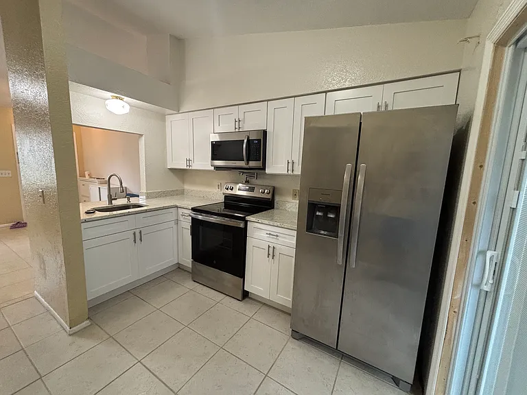 5309 Peach Ave #B — Photo 1