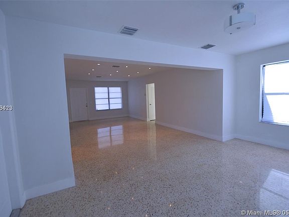 5th image of 21400 NE 24th Ct