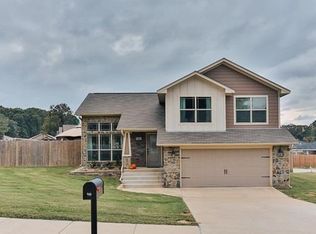 410 Mission Crest Cir, Lindale, TX 75771