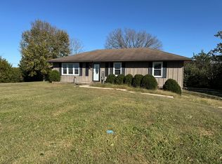 5023 S Lefholz Rd, Oak Grove, MO 64075