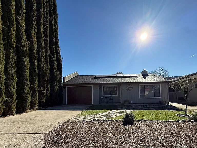 1984 Green Brook Ln — Photo 1