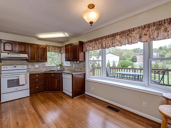 4th image of 1241 Tahoe Ct