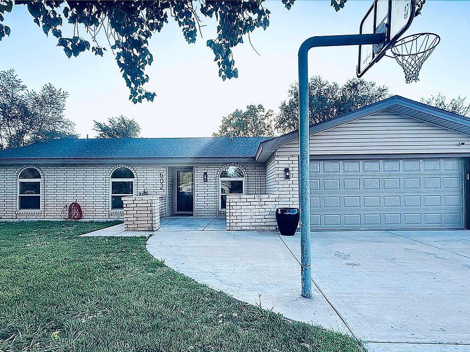 1st image of 602 Forrest Dr