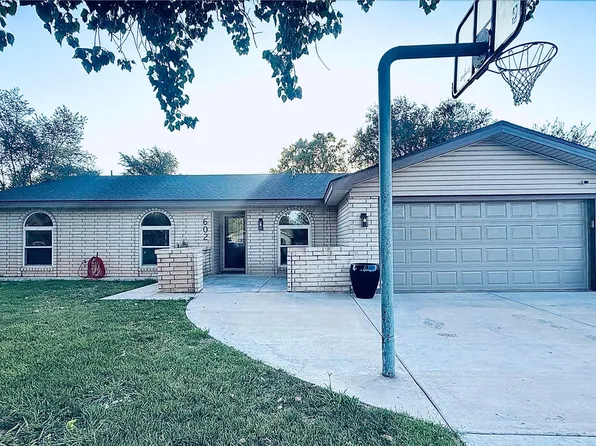 602 Forrest Dr, Dumas, TX 79029