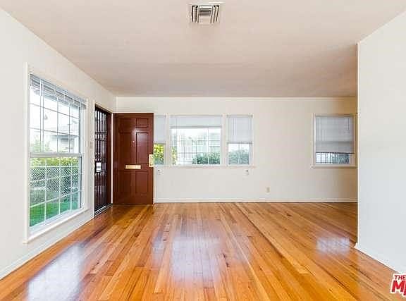 3rd image of 542 Grand Blvd