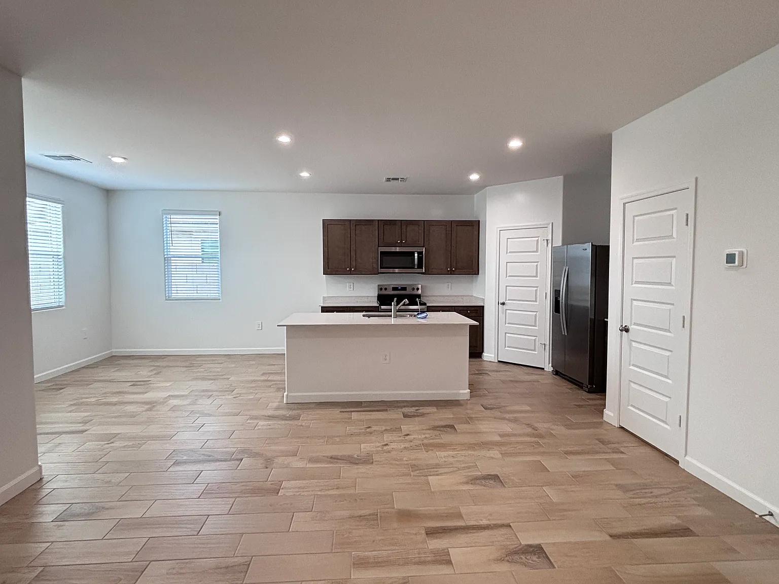 4 bed, 2.5 bath, 1965 sqft, $2,345 — Photo 4