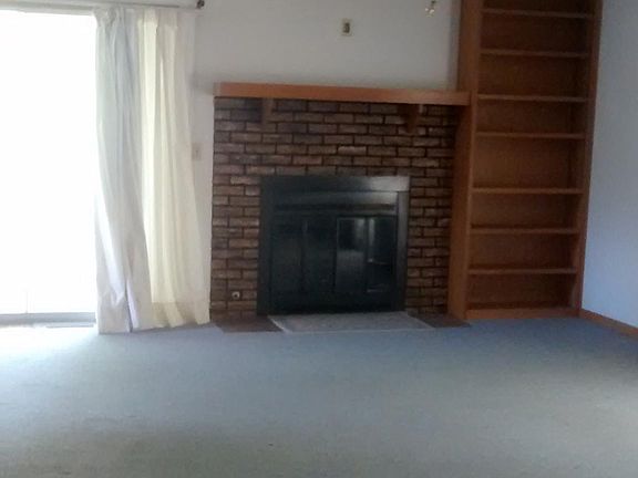 Family room w/fieplace and built in bookcase