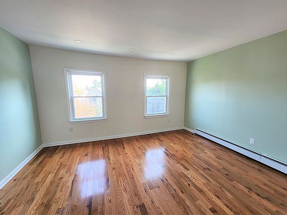 2nd image of 94-21 Park Ln S #X