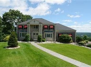 17 Suzanne Ct, Cedar Grove, NJ 07009