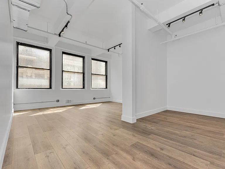 255 W 36th St #1008 — Photo 2