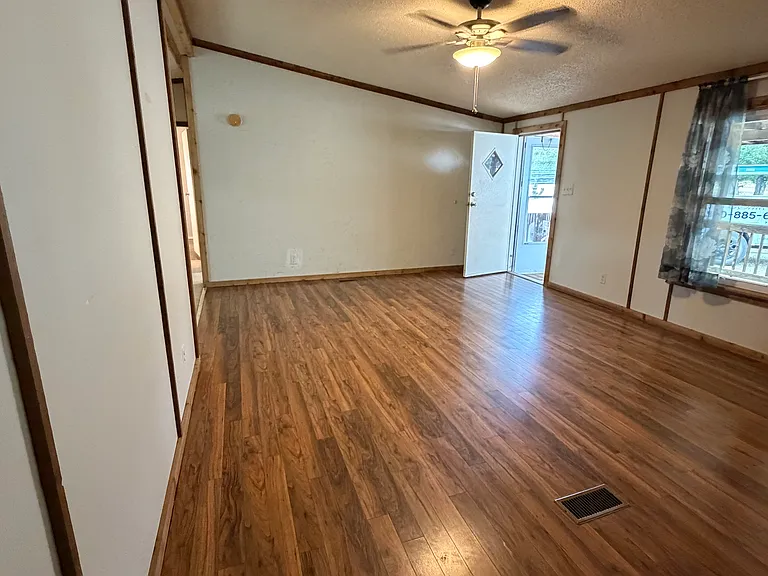 22167 FM 306 — Photo 5