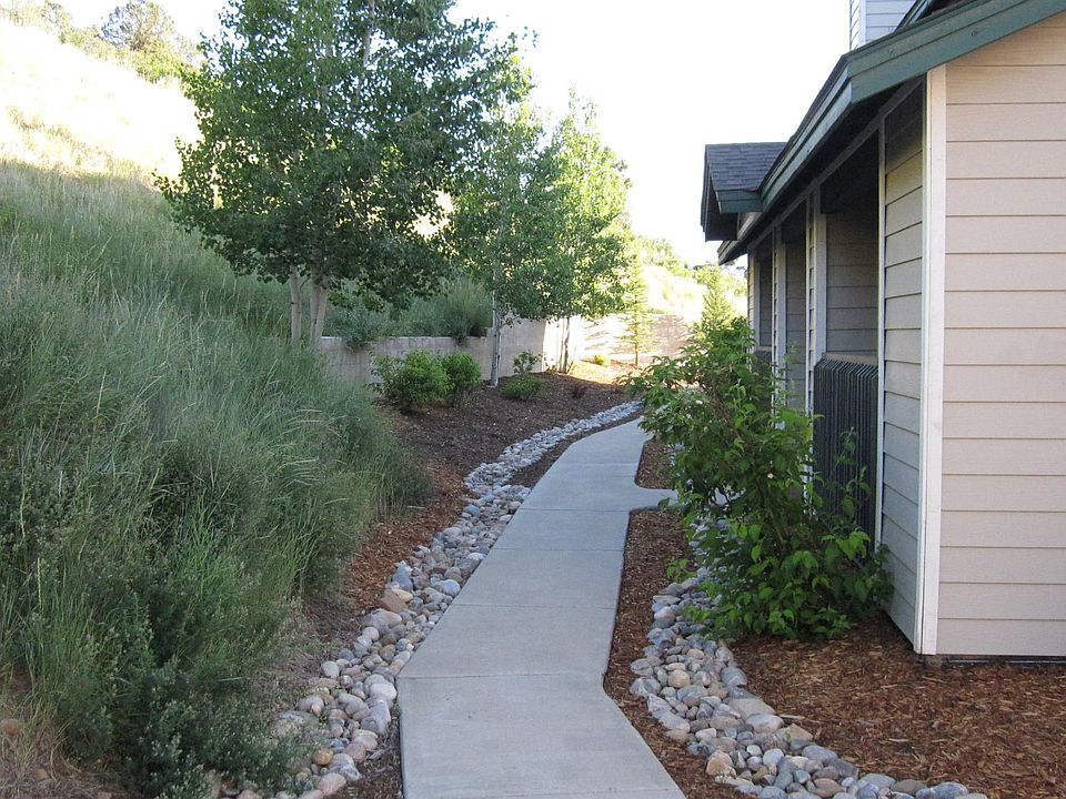 Walkway to unit