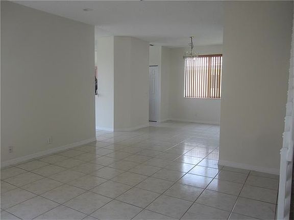 5th image of 1545 Salerno Cir