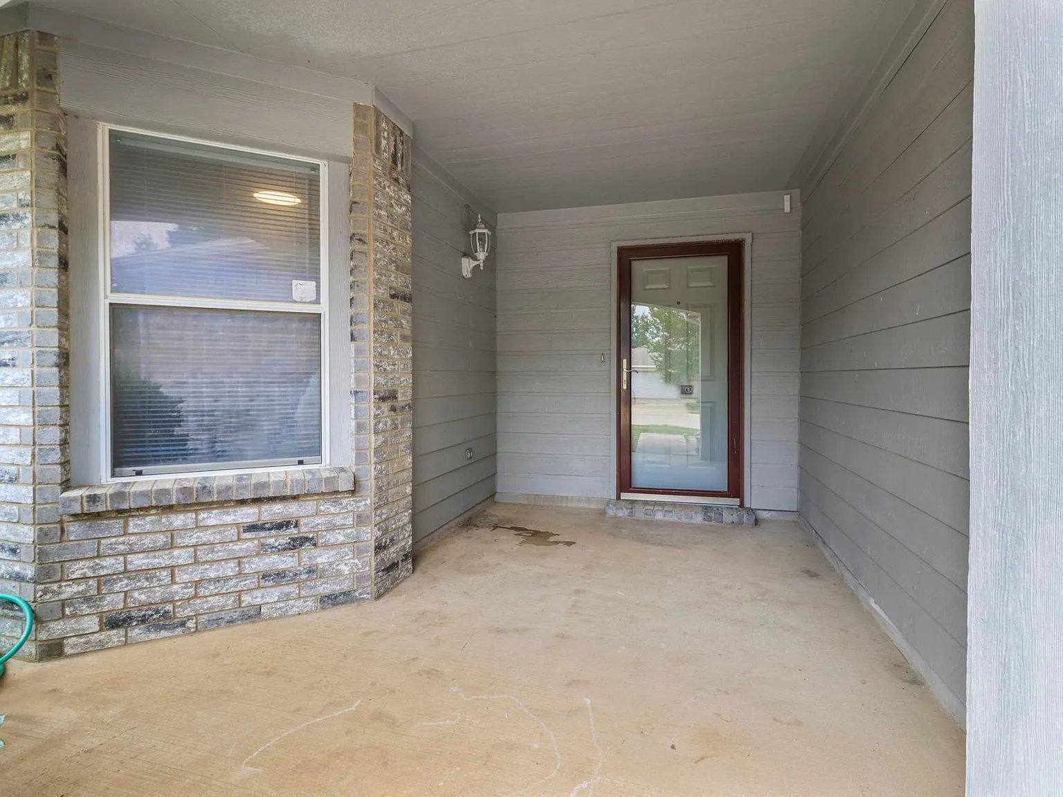 2205 Lookout Ln — Photo 4