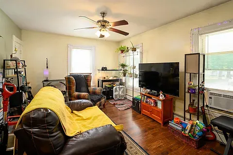 18 Griffin St #1 — Photo 5