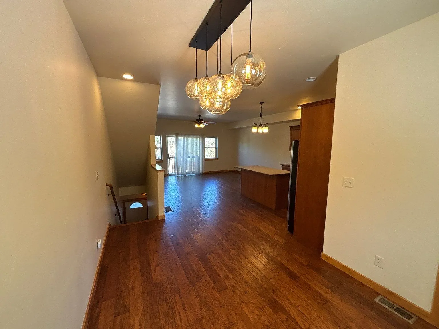 3 bed, 3.0 bath, 1675 sqft, $3,725 — Photo 4
