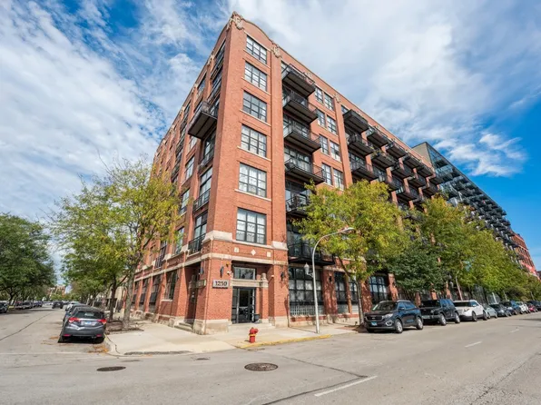 1250 W Van Buren St APT 708, Chicago, IL 60607