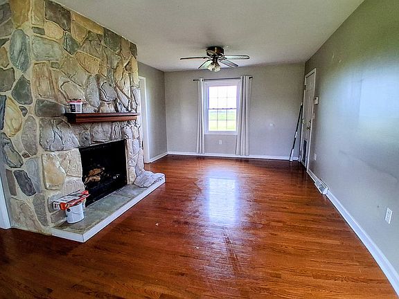 4th image of 2475 Whitesides Rd