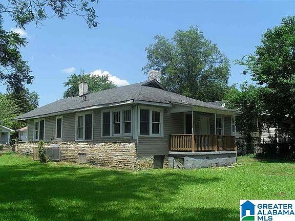 2nd image of 829 28th St SW