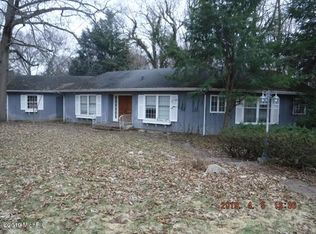 2505 Sheffield Dr, Kalamazoo, MI 49008