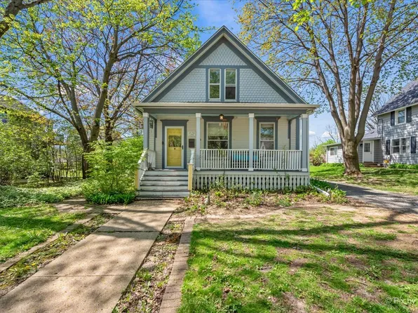 434 S 3rd St, Dundee, IL 60118