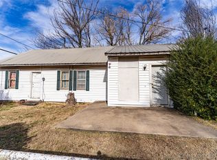 103 E Pershing St, Bristow, OK 74010