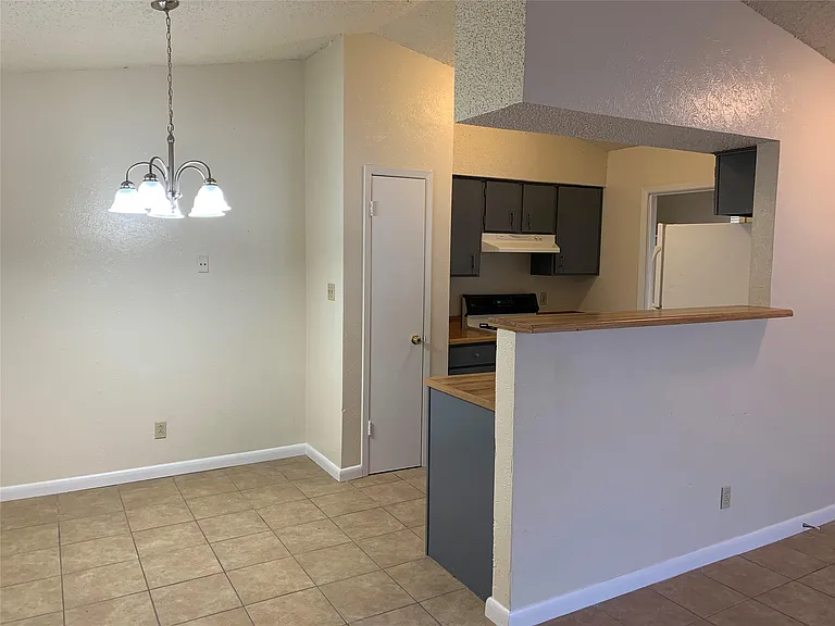 10447 Doc Holliday Trl #B — Photo 6