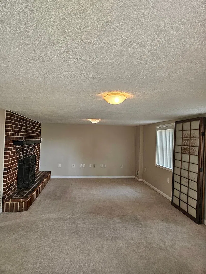 Charming 1BR Duplex in Beltsville — Photo 3
