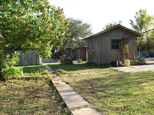 4th image of 1800 S College Ave