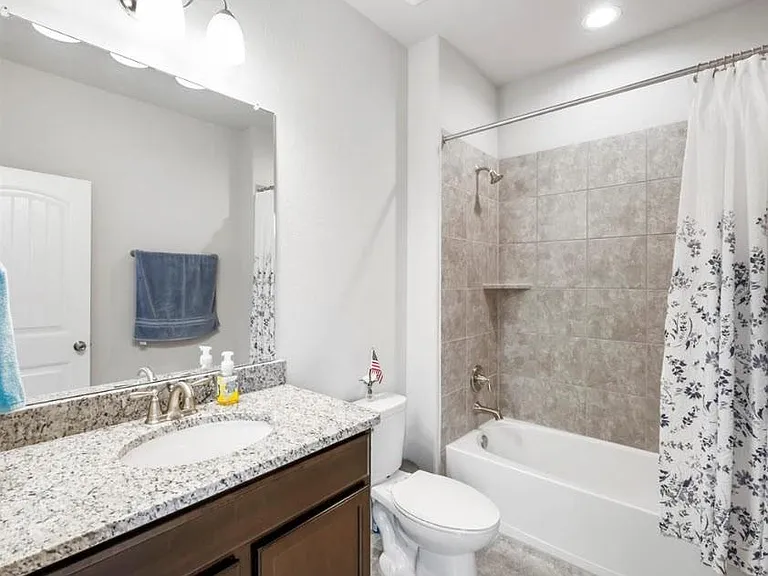 5231 Pickford Grv — Photo 21