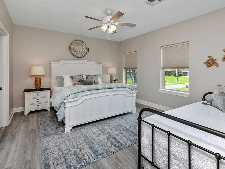 401 N Riverside Ct — Photo 8