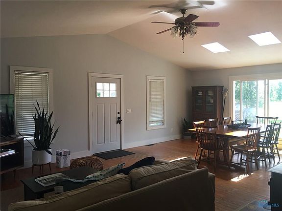 4th image of 10419 Roachton Rd