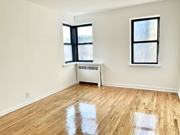 2265 University Avenue image 3 of 7