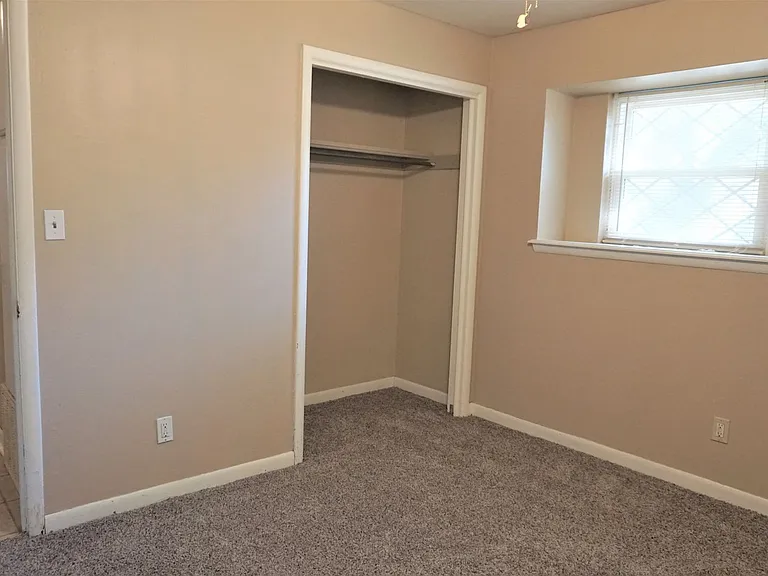 1813 Hardy Dr — Photo 17