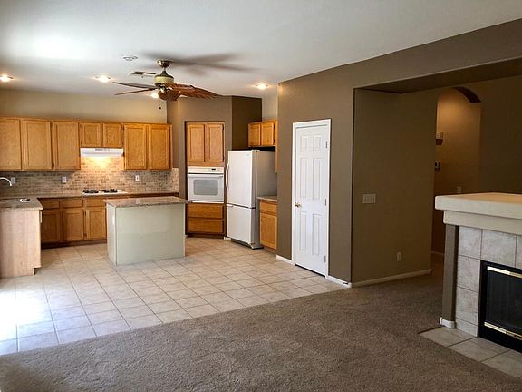 Living Room / Kitchen