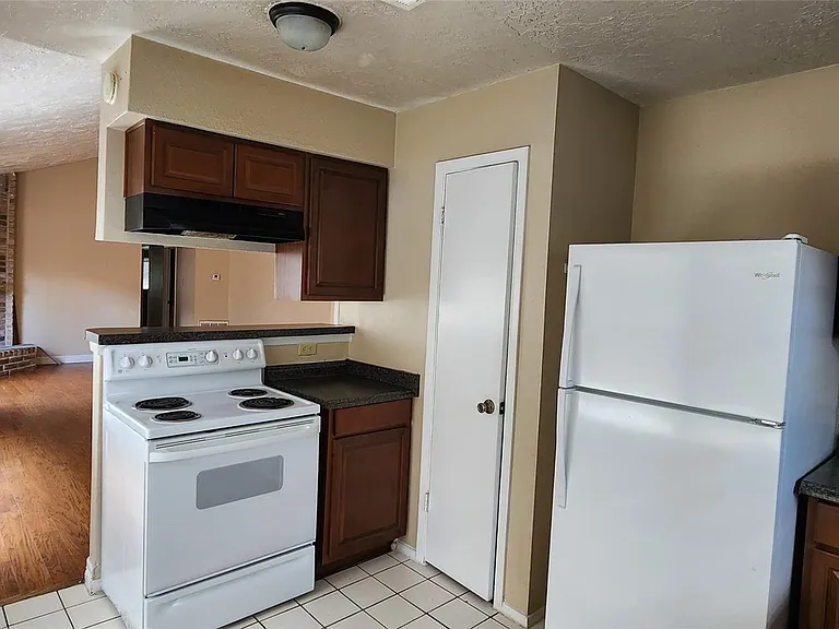 11011 Crenchrus Ct — Photo 4