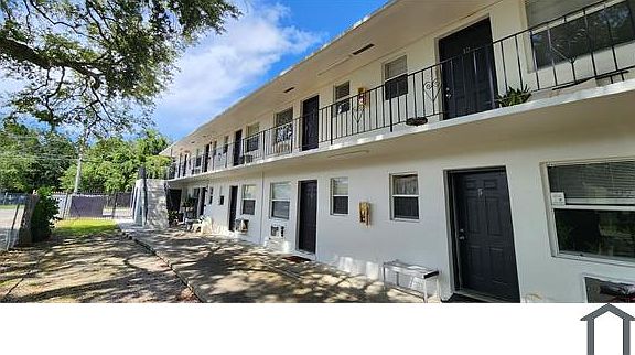3rd image of 714 NE 85th St