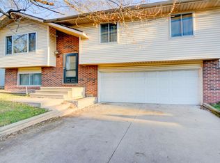 3546 N Dove Dr, Decatur, IL 62526