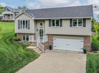 207 Fischer Dr, Woodbine, IA 51579