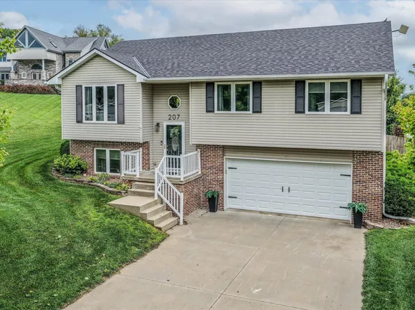 207 Fischer Dr, Woodbine, IA 51579