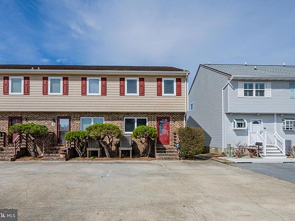 4th image of 11611 Windward Dr Unit E