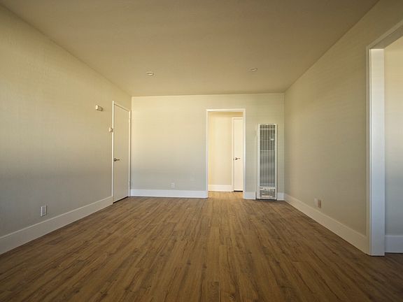 5th image of 250 Lincoln Ave
