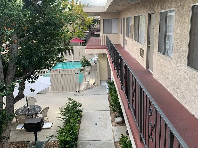 Valley Plaza — Photo 2